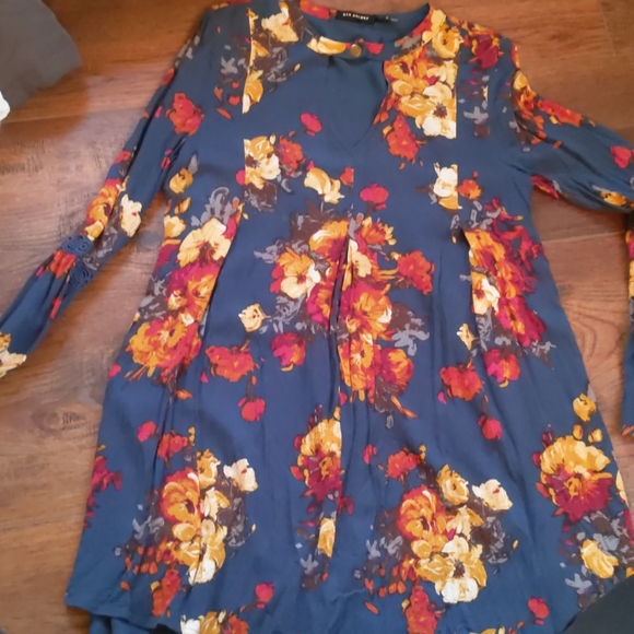 Boho long sleeve floral mini dress - Picture 2 of 4